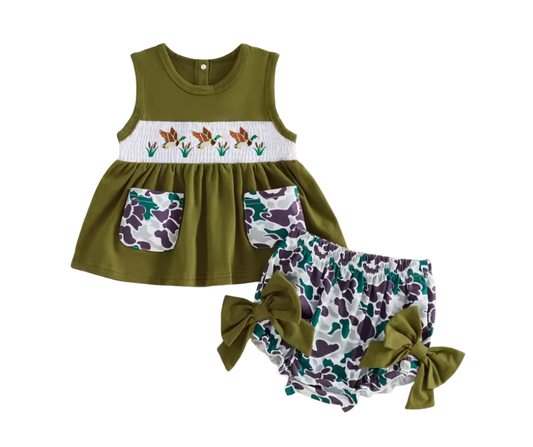 Embroidered Camo Mallard Bloomer Bow Set